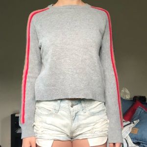 Cashmere grey sweater with rainbow sleeves